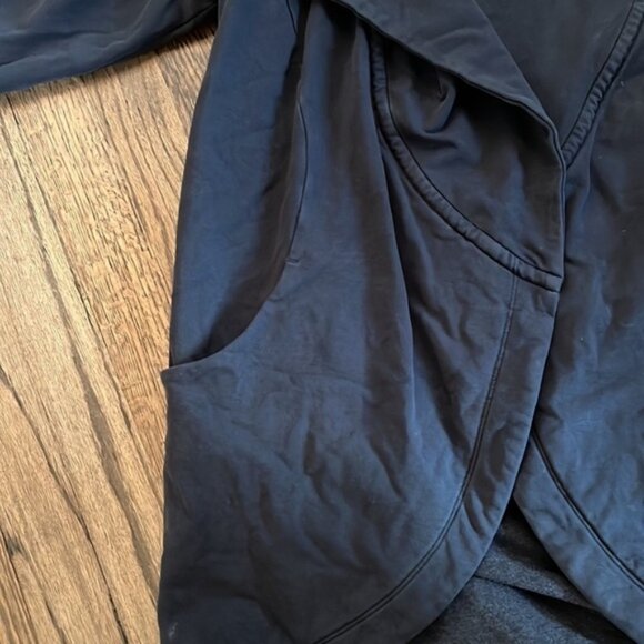 Lululemon Women’s black jacket - size 6 - Picture 3 of 7